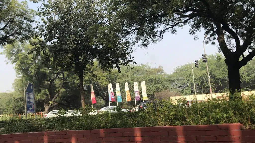 ITC Maurya, Ira The Waterside Bar - Restaurants