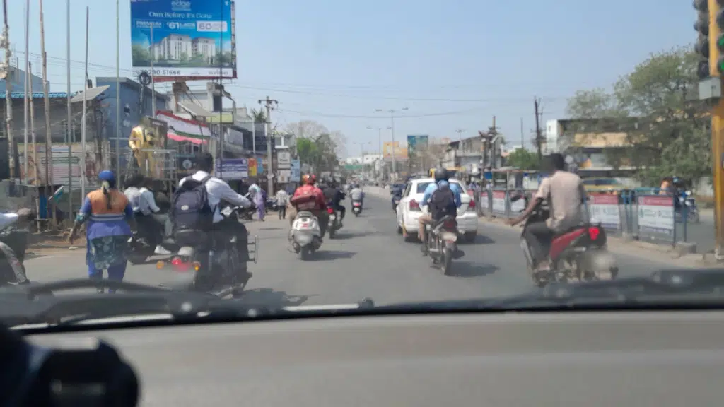 Ayappakkam Road and NH 205 Junction Parking