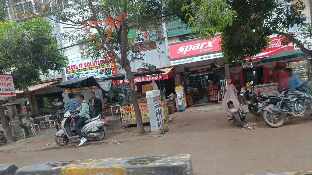 Dhatri Food Court