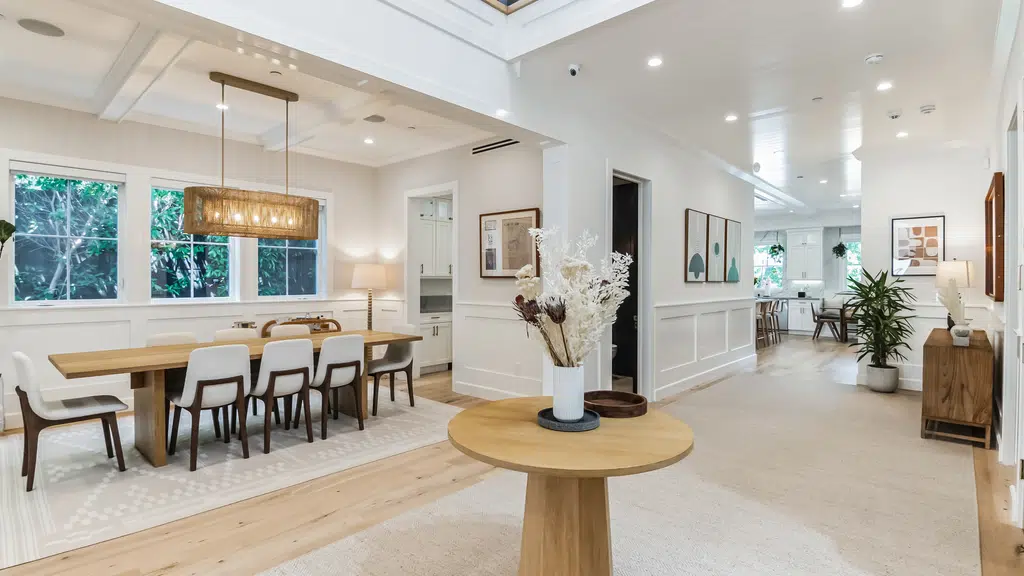 Modern Furniture & Decorator
