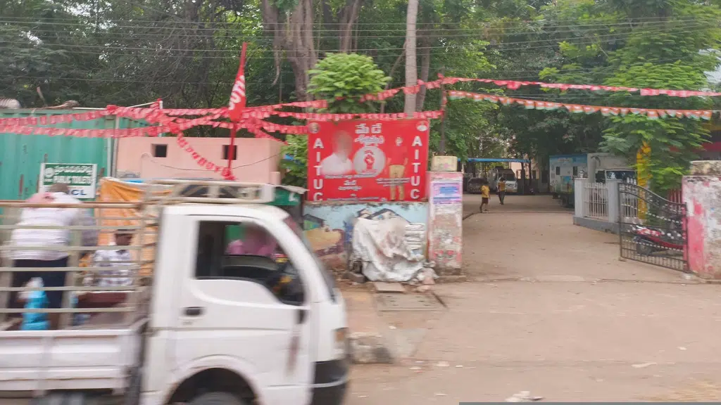 Sri Modhamamba Tiffin Centre