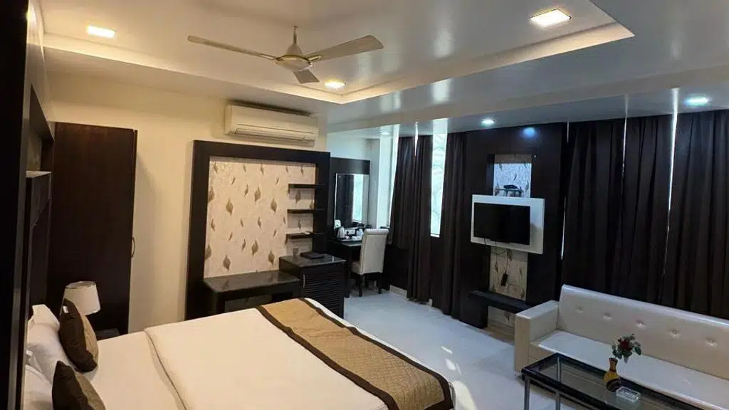 OYO 4772 Park Grand Hotel and Resort