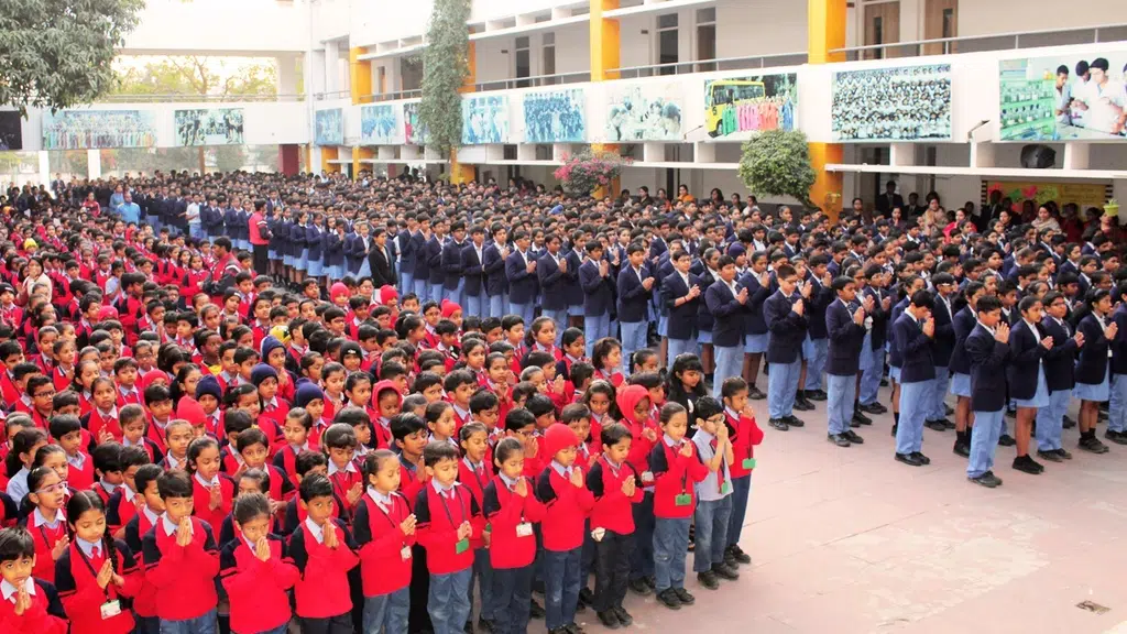 Navrachana School Sama