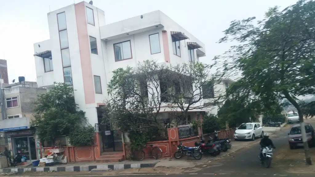 Hindustan Motor Garage