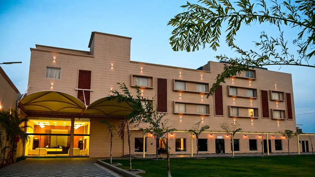 Grand Bhelsa Hotel & Resort