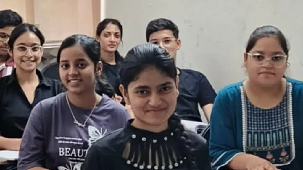DISHA TEUTONICS+ Physics Maths Chemistry Biology coaching for 9th 10th 11th 12th JEE, NEET