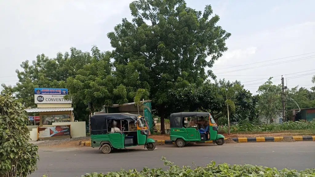 Nidamanuru Bus Stop