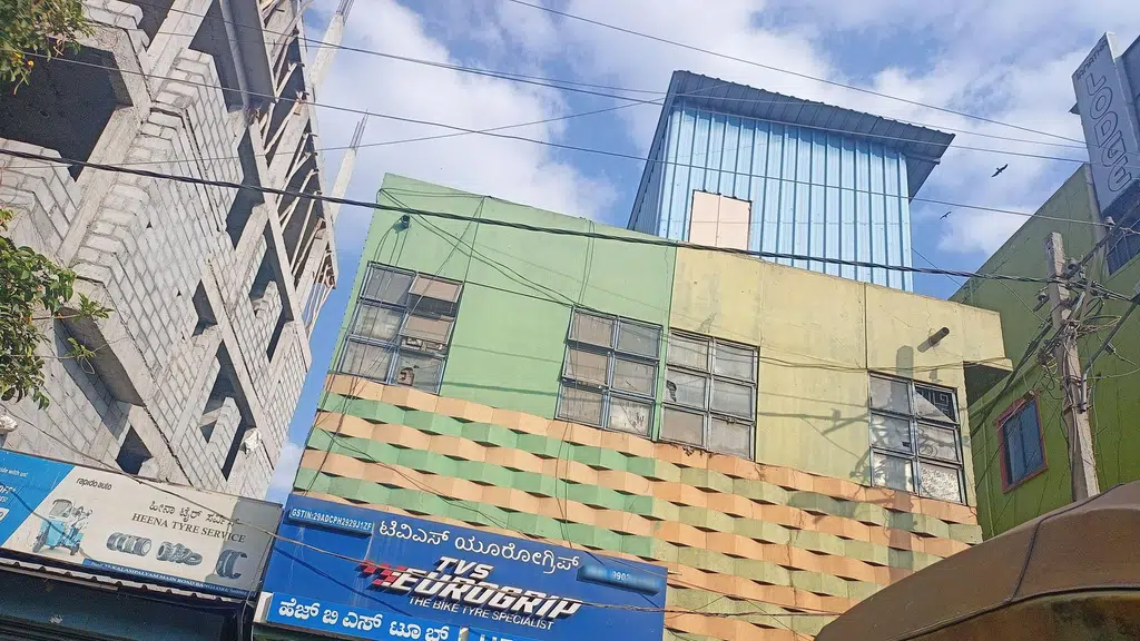 Nawab Tyre Centre