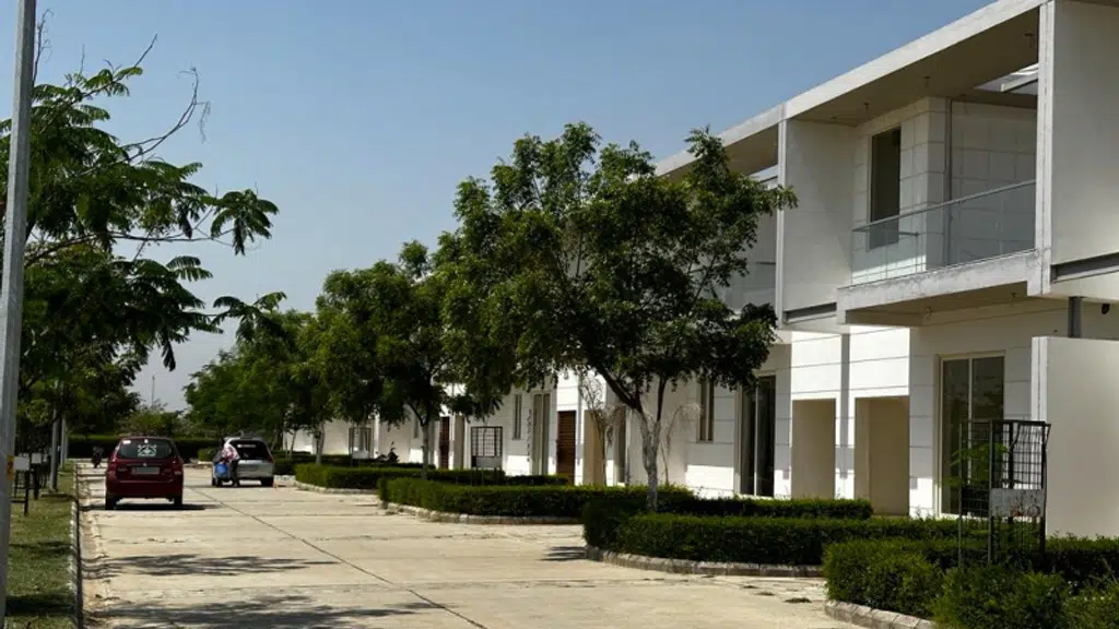 Suncity Anantam" Own A Plot in a high Tech City at Vrindavan On NH-2.