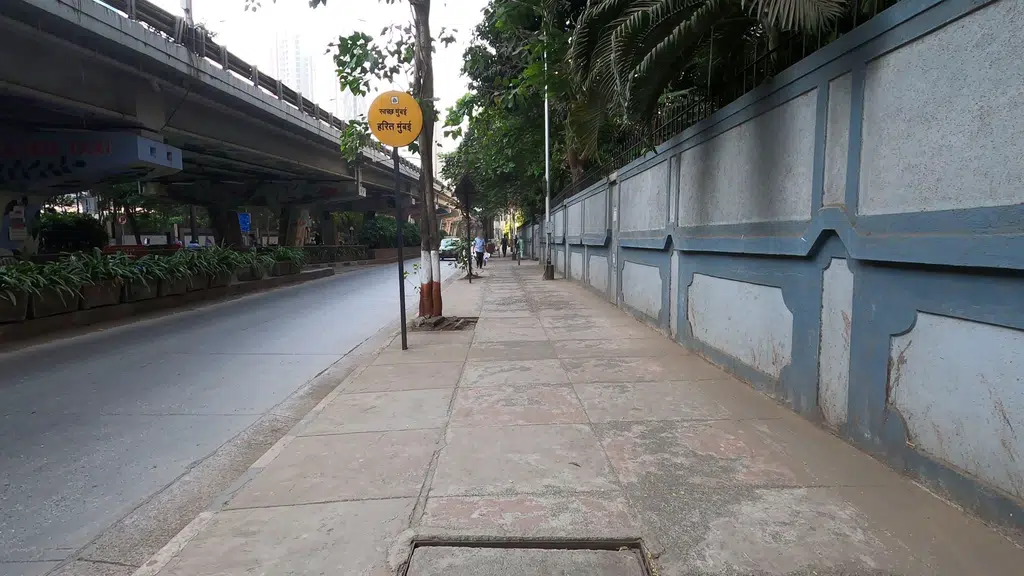 Brady Gladys Plaza