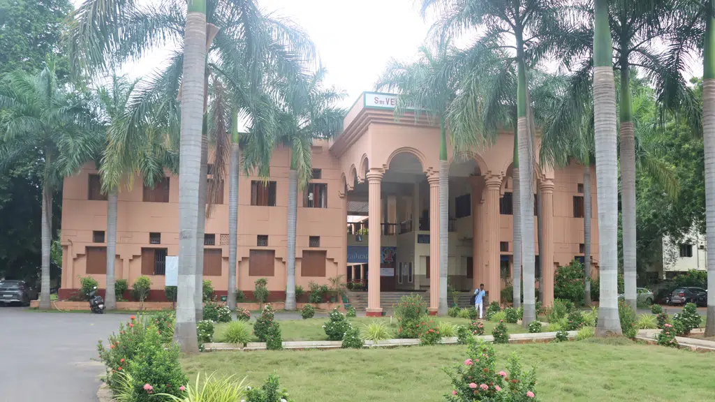 Smt. Velagapudi Durgamba Siddhartha Law College