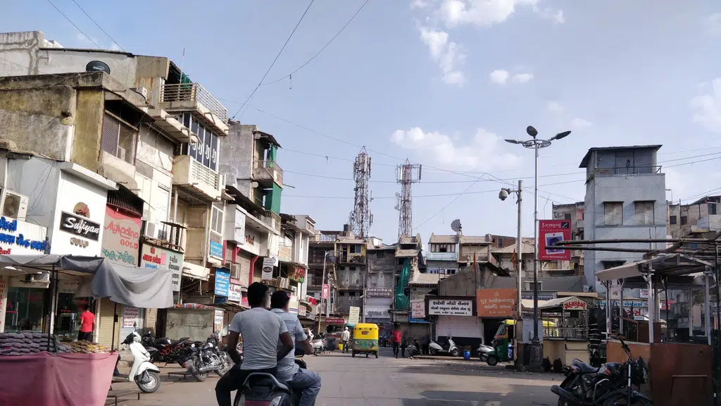 Parking Bhajipav Center