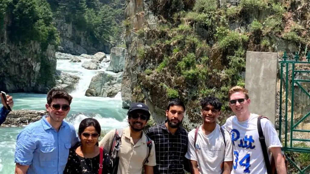 Rooya Shama Tour and Travels
