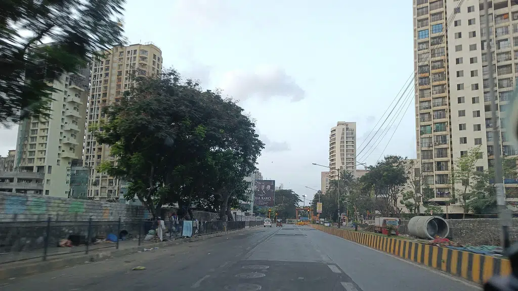 Lokahndwala back road lake