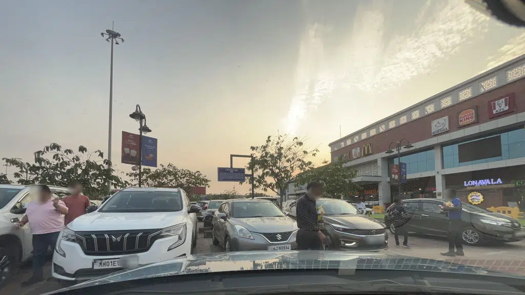 Domino's Pizza | Express Food Park, Pune Mumbai Express Highway
