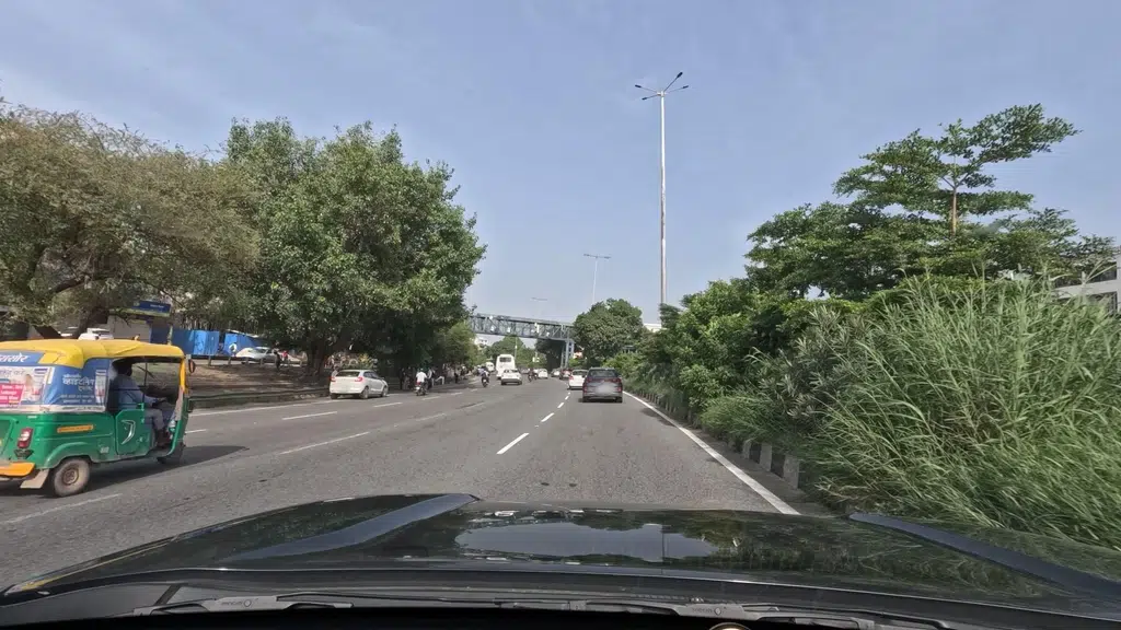Mahindra Koncept Automobiles - SUV Showroom