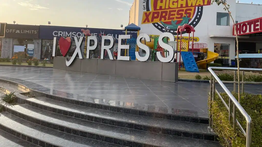 Hotel Highway Xpress, Behror, Neemrana