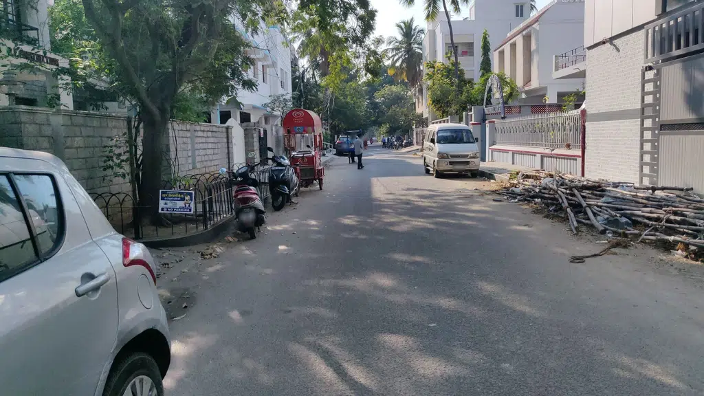 Lloyds Guest House , Krishna street , T. Nagar