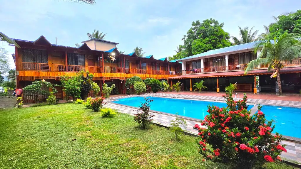 Holiday N Holiday Beach Resort