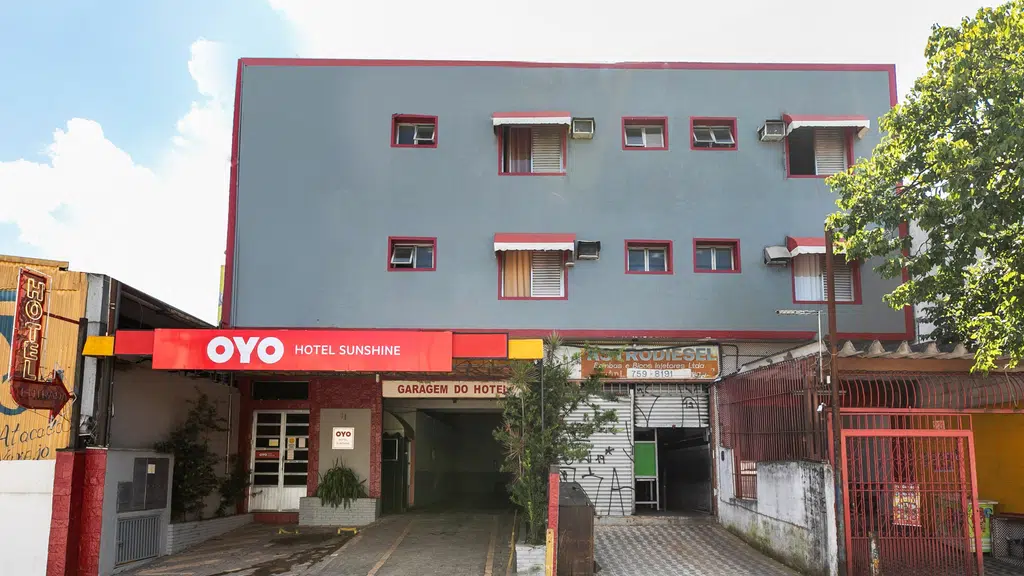 OYO Red Apple Home