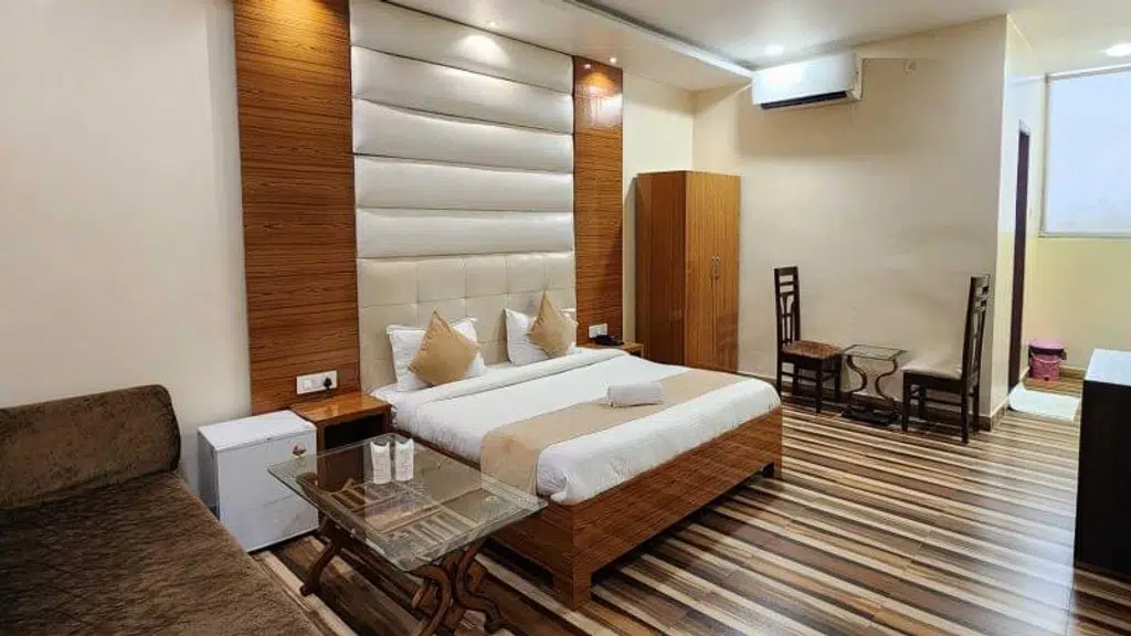 Hotel Mandakini Shri Sadhna