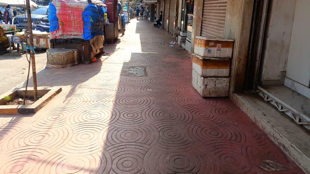 Matunga Market Kabutar Khana