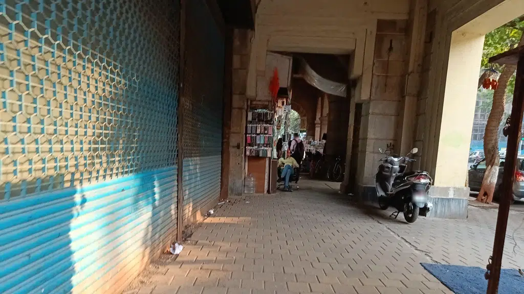 Mumbai - 23-25, M. G. Road Branch
