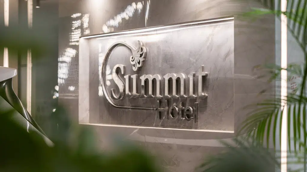 Hotel Summit