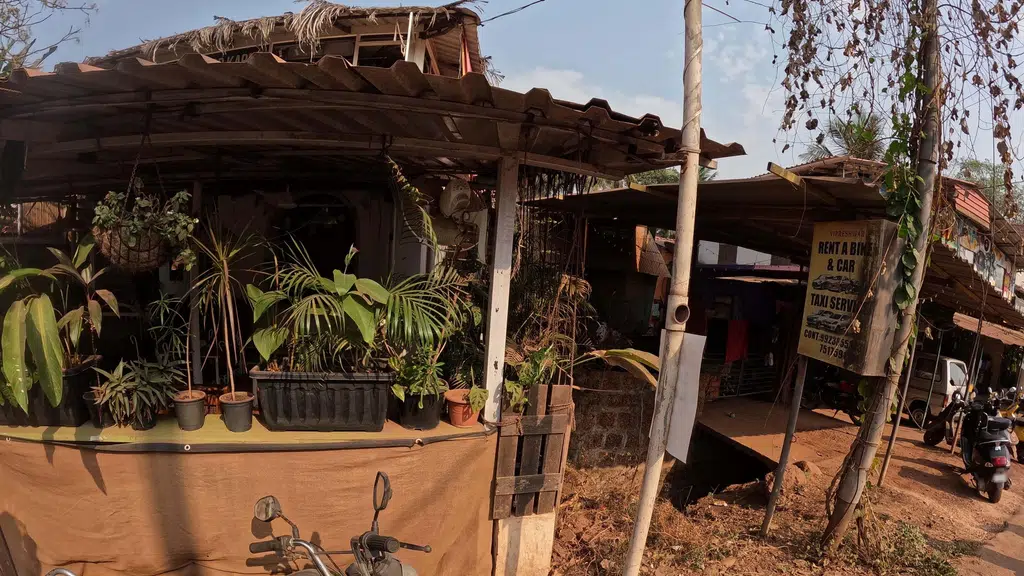 Rootsvilla Vagator Longstays and Coworking Hostel