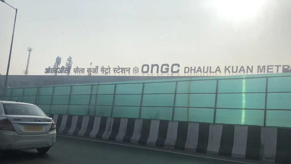 Dhaula Kuan metro station