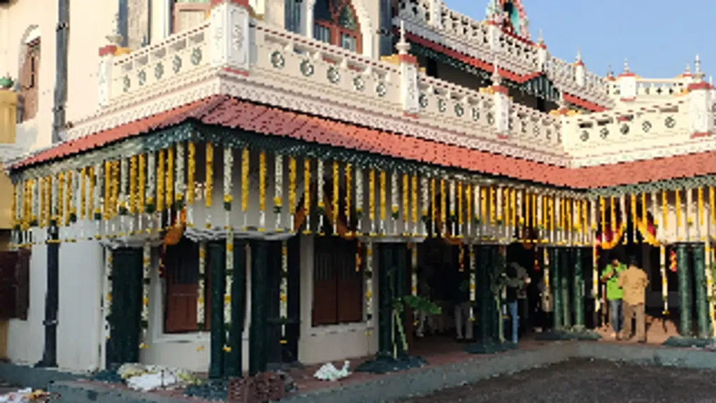 Vetri Flower Decorator