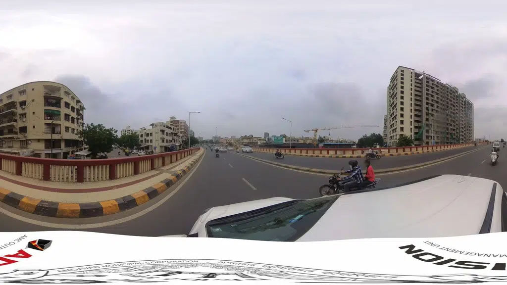 Lambus Nice Family Saloon