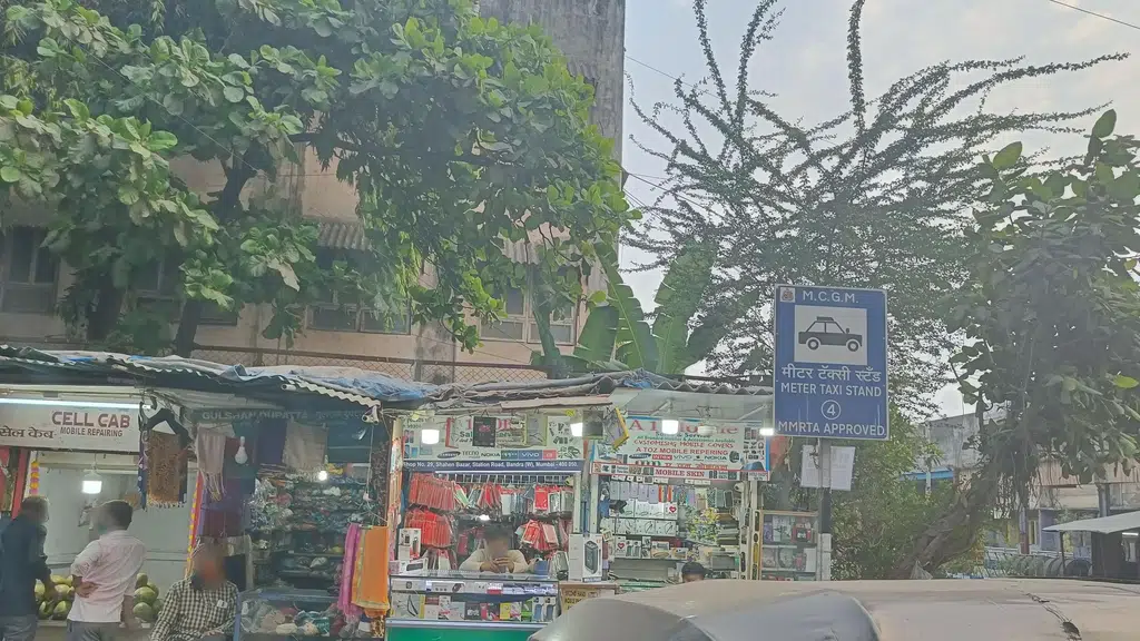 Bandra skywalk (Bandra West)