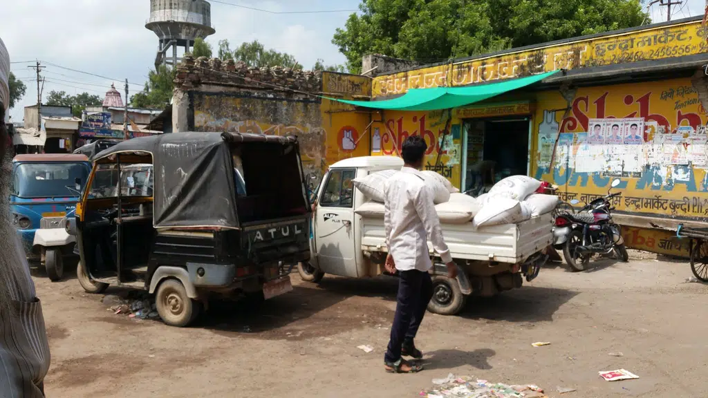 Lakshya handlooms &mattress bundi
