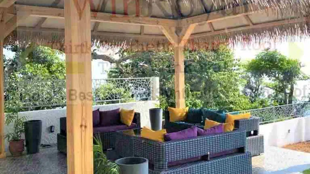 WinRoyal Synthetic Thatch Roof