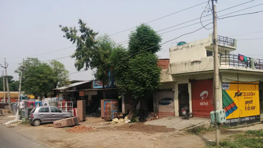 Vishal's Pizza Hut and Snaxx Bar