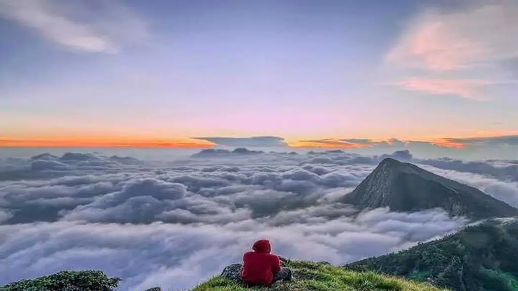 Kolukkumalai Sunrise Jeep Safari