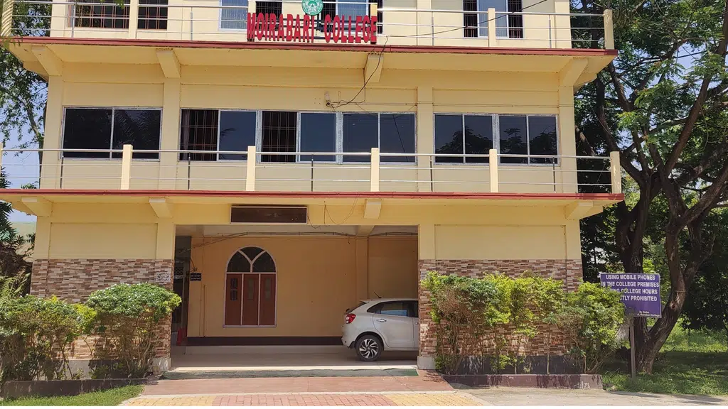 Moirabari College