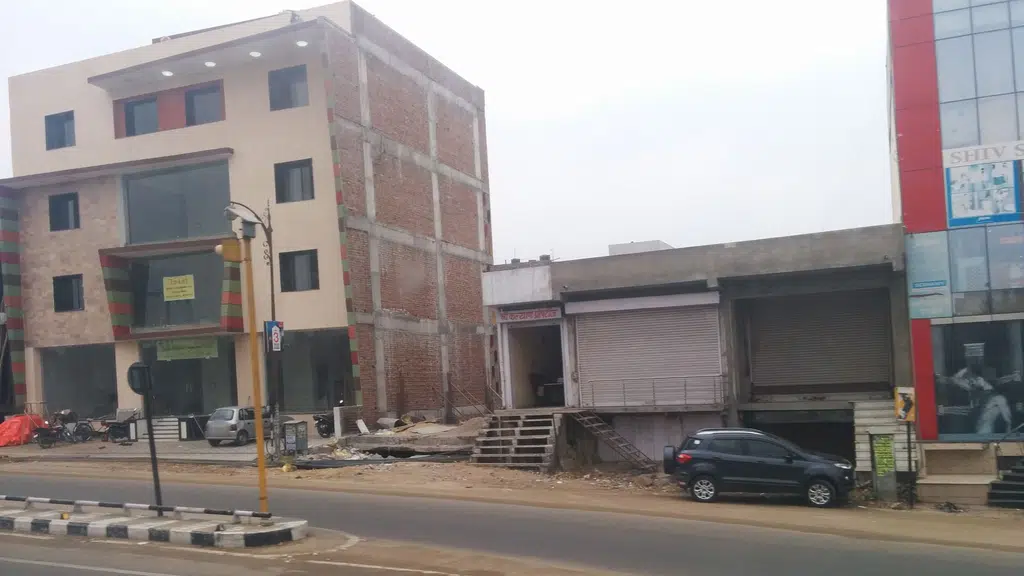 NAMOH NISSAN (Showroom)