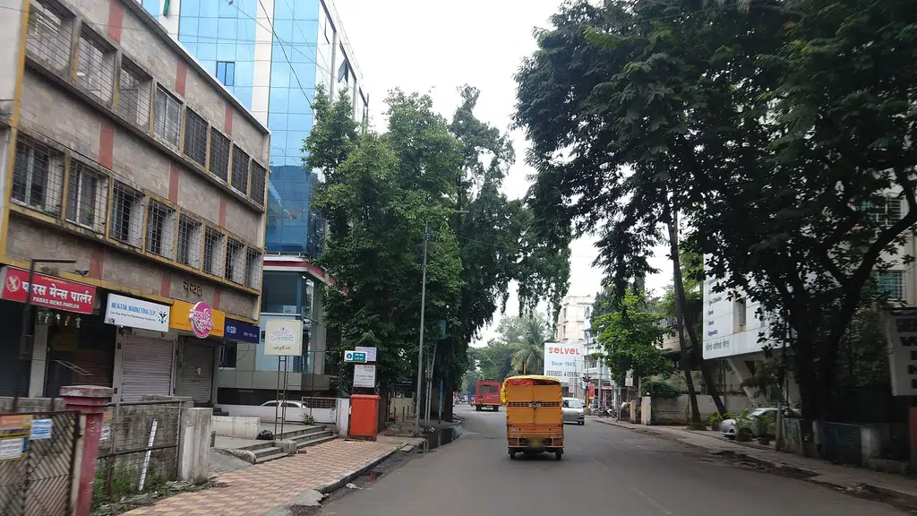 Jhakkas Misal Assal Kolhapuri