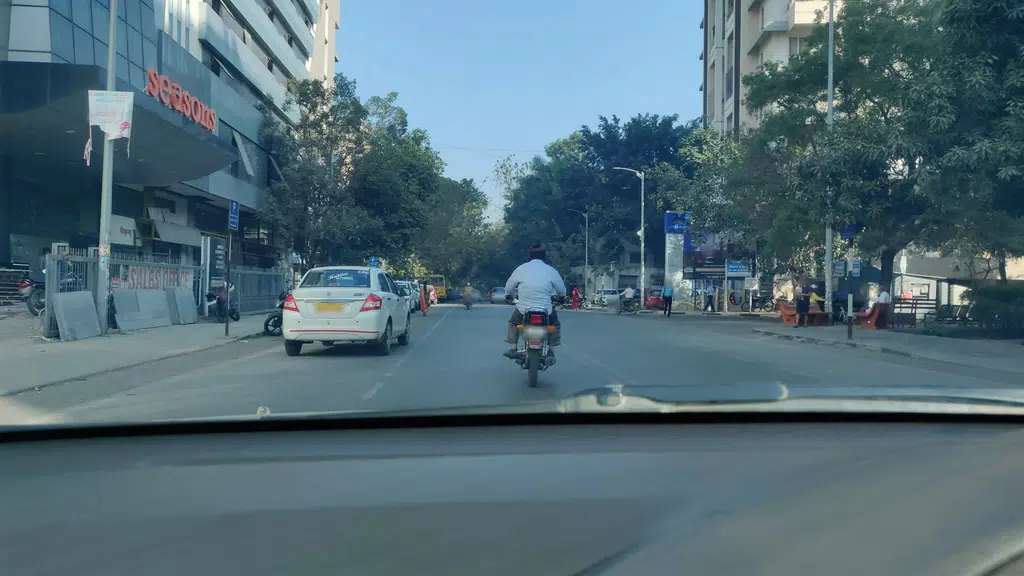 Ishwar Shopping Center