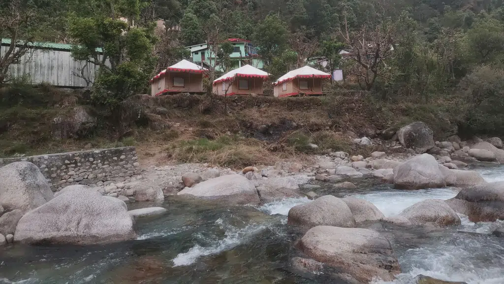 Gezellig Inn - Dewed Camp
