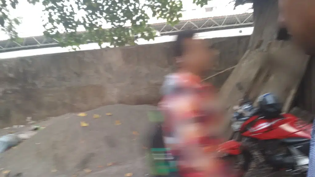 Elphinstone Road Railway Station West-Entrance 1