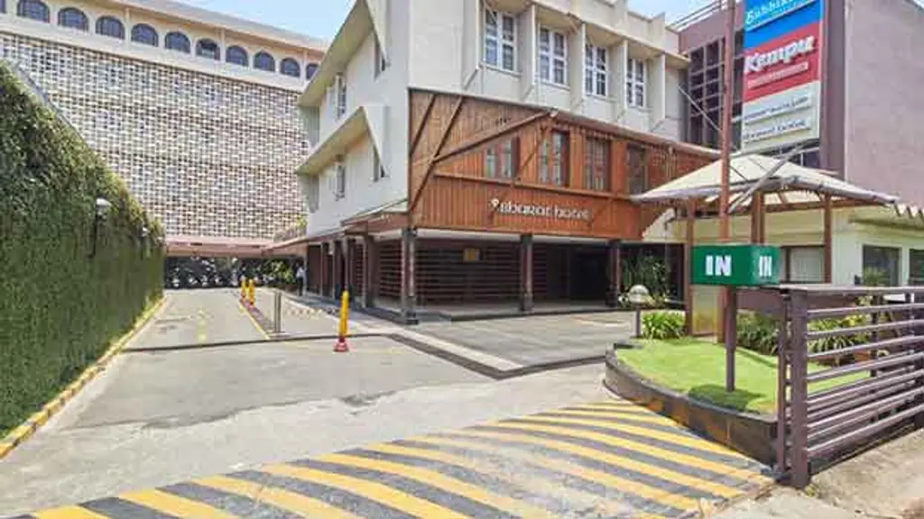 Bharat Tourist Hotel