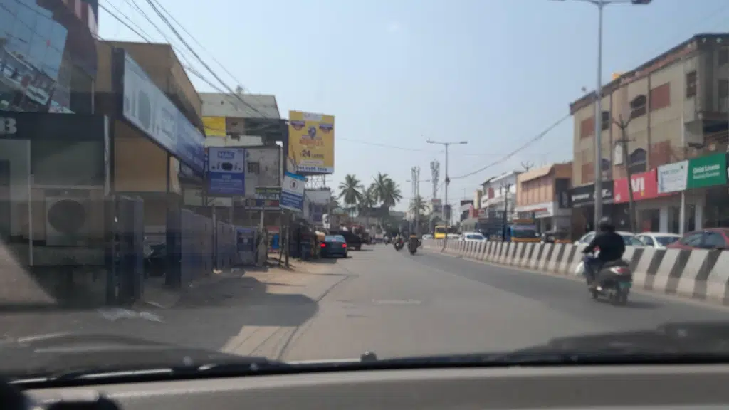 Bajaj KLN Motor Plaza
