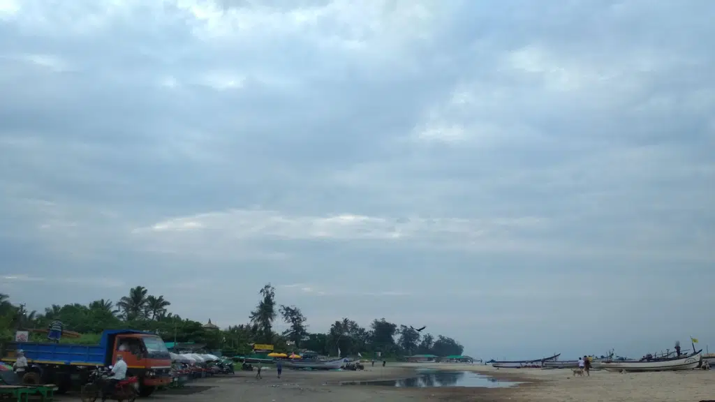 Dragon Cafe and Beach Stay