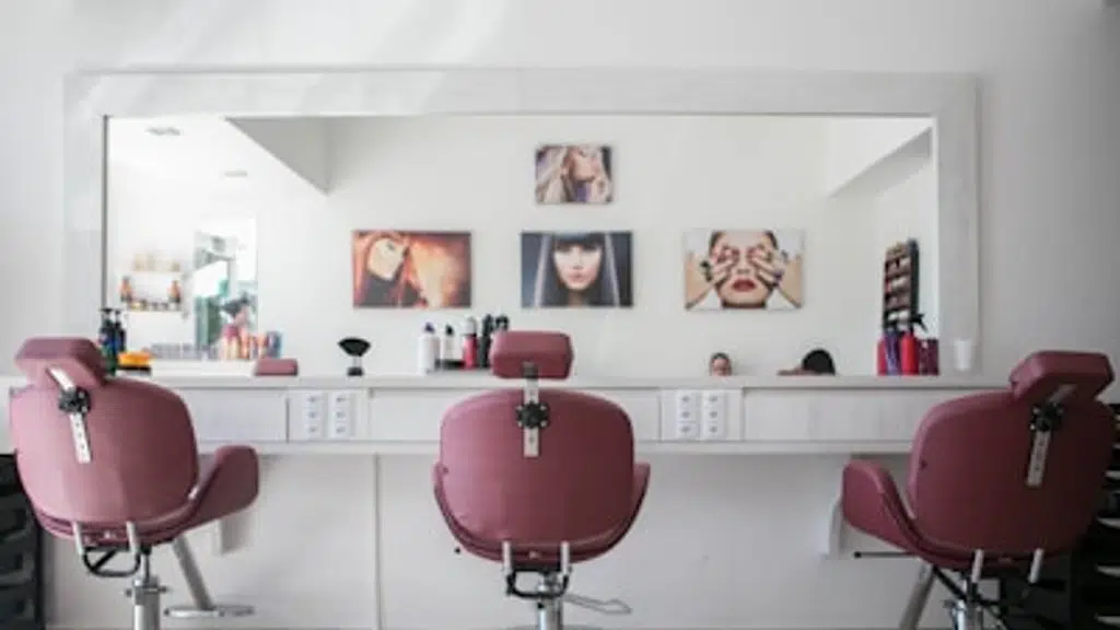 V and V Salon