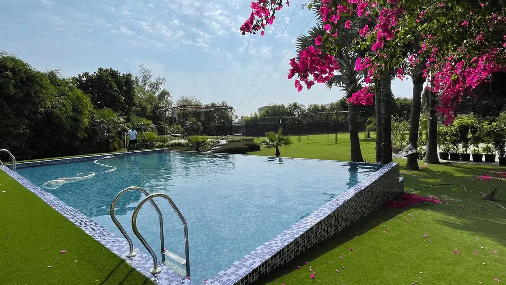 Lalita Grand, Mathura