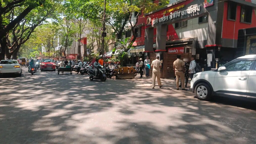 Kareems Dhole Patil Road