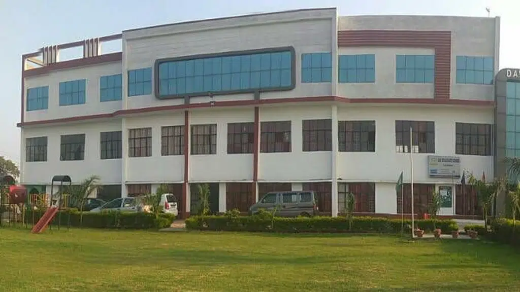 Dav Collegiate School, Lacchipur Kathua".